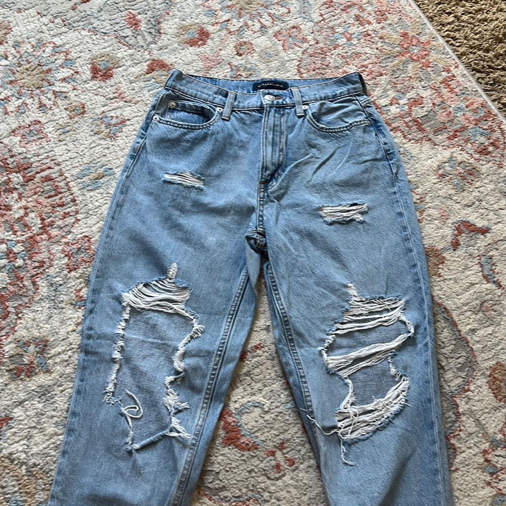 Light wash Aeropostale mom jeans